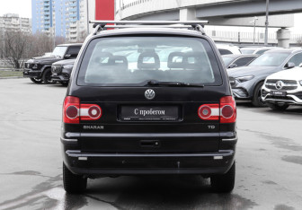 Подержанный автомобиль Volkswagen Sharan 2005 года (6 фото)
