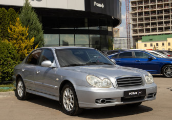 Подержанный автомобиль Hyundai Sonata 2008 года (2 фото)