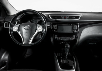Подержанный автомобиль Nissan Qashqai 2014 года (9 фото)