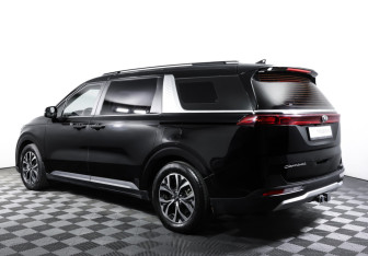 Подержанный автомобиль Kia Carnival 2020 года (7 фото)