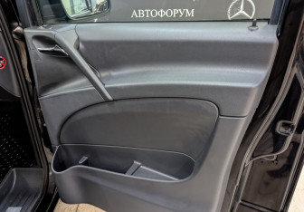 Подержанный автомобиль Mercedes-Benz Viano 2011 года (22 фото)