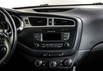 Подержанный автомобиль Kia Ceed Hatchback 2014 года (14 фото)