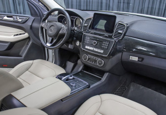 Подержанный автомобиль Mercedes-Benz GLE 2016 года (11 фото)