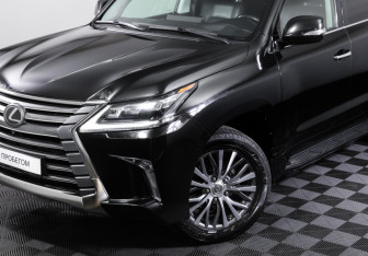 Подержанный автомобиль Lexus LX 2019 года (35 фото)