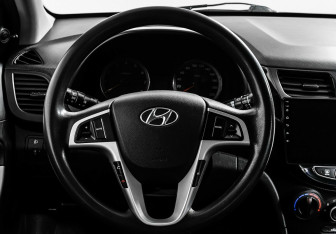 Подержанный автомобиль Hyundai Solaris Sedan 2012 года (9 фото)