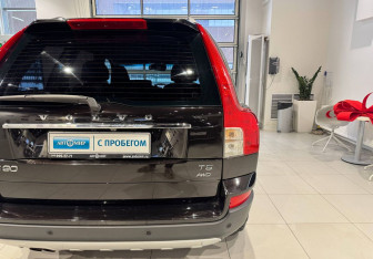 Подержанный автомобиль Volvo XC90 2011 года (8 фото)