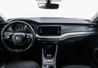 Подержанный автомобиль Skoda Octavia Liftback 2020 года (5 фото)