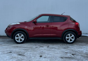 Подержанный автомобиль Nissan Juke 2011 года (8 фото)