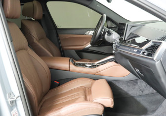 Подержанный автомобиль BMW X6 2024 года (15 фото)