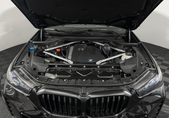 Подержанный автомобиль BMW X5 2024 года (10 фото)