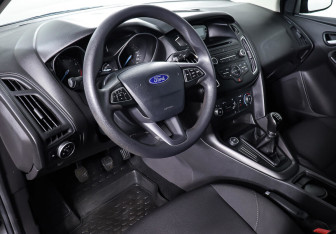 Подержанный автомобиль Ford Focus Sedan 2017 года (11 фото)