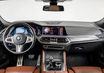 Подержанный автомобиль BMW X6 2022 года (14 фото)