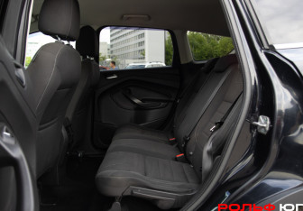 Подержанный автомобиль Ford Kuga 2014 года (8 фото)