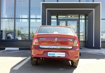 Подержанный автомобиль Renault Logan Sedan 2013 года (6 фото)