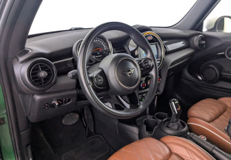 Подержанный автомобиль MINI Hatch 2019 года (18 фото)