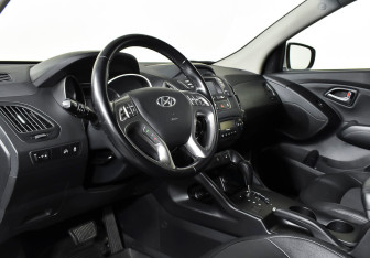 Подержанный автомобиль Hyundai ix35 2015 года (12 фото)