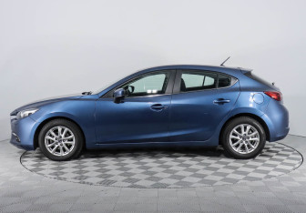 Подержанный автомобиль Mazda 3 Hatchback 2017 года (3 фото)