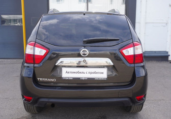 Подержанный автомобиль Nissan Terrano 2016 года (6 фото)