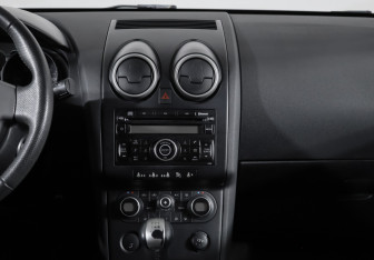 Подержанный автомобиль Nissan Qashqai 2008 года (13 фото)