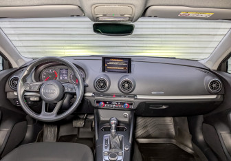 Подержанный автомобиль Audi A3 Sedan 2017 года (14 фото)