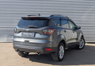 Подержанный автомобиль Ford Kuga 2017 года (5 фото)