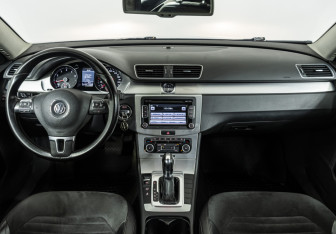Подержанный автомобиль Volkswagen Passat Sedan 2011 года (12 фото)