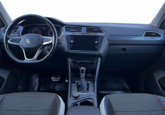 Подержанный автомобиль Volkswagen Tiguan 2021 года (12 фото)