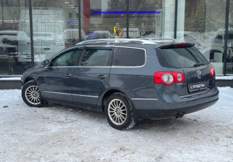 Подержанный автомобиль Volkswagen Passat Wagon 2010 года (6 фото)