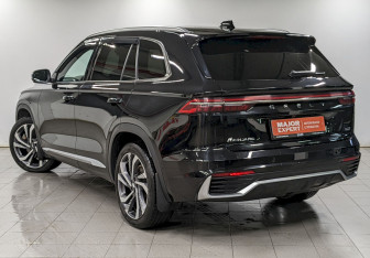 Подержанный автомобиль Geely Monjaro 2024 года (7 фото)