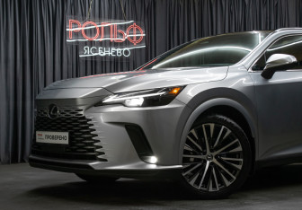 Подержанный автомобиль Lexus RX 2022 года (25 фото)