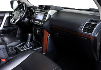 Подержанный автомобиль Toyota Land Cruiser Prado 2015 года (11 фото)