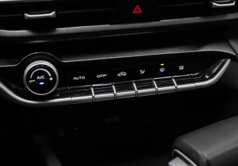 Подержанный автомобиль Changan Eado Plus 2023 года (19 фото)