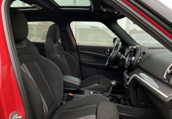 Подержанный автомобиль MINI Countryman 2019 года (22 фото)