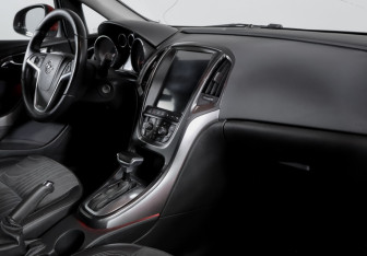 Подержанный автомобиль Opel Astra Hatchback 2013 года (9 фото)