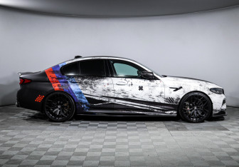 Подержанный автомобиль BMW M5 Sedan 2022 года (4 фото)