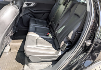 Подержанный автомобиль Audi Q7 2018 года (12 фото)