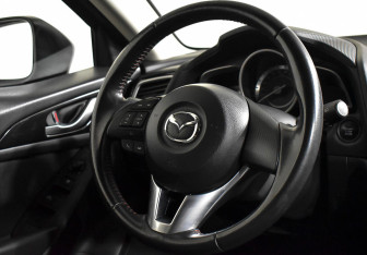 Подержанный автомобиль Mazda 3 Hatchback 2014 года (13 фото)