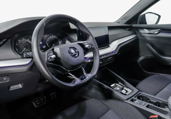 Подержанный автомобиль Skoda Octavia Liftback 2022 года (6 фото)