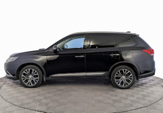 Подержанный автомобиль Mitsubishi Outlander 2017 года (8 фото)