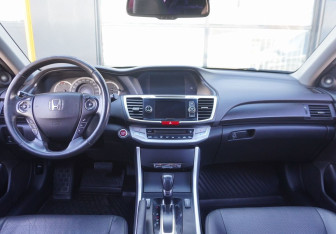 Подержанный автомобиль Honda Accord Sedan 2013 года (12 фото)