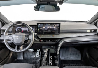 Подержанный автомобиль Toyota Camry Sedan 2024 года (14 фото)