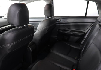 Подержанный автомобиль Subaru XV 2014 года (12 фото)
