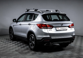 Подержанный автомобиль DongFeng AX7 2018 года (7 фото)