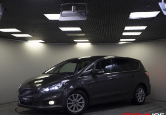 Подержанный автомобиль Ford S-MAX 2017 года (25 фото)
