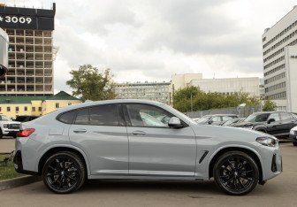 Подержанный автомобиль BMW X4 2024 года (3 фото)