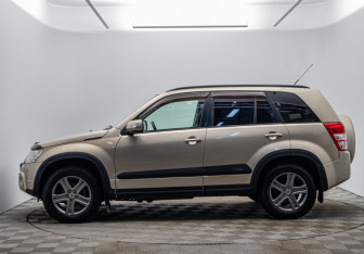 Подержанный автомобиль Suzuki Grand Vitara 2011 года (8 фото)