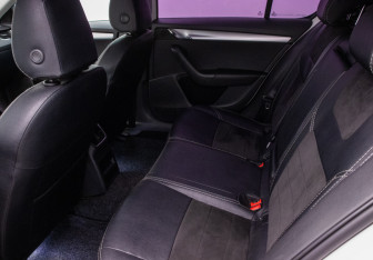 Подержанный автомобиль Skoda Octavia Liftback 2013 года (11 фото)