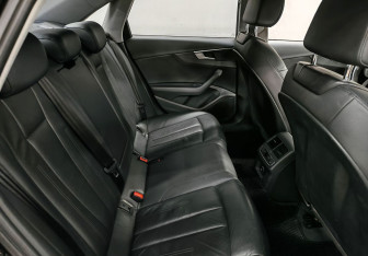 Подержанный автомобиль Audi A4 Sedan 2017 года (13 фото)
