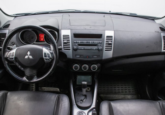 Подержанный автомобиль Mitsubishi Outlander 2008 года (13 фото)