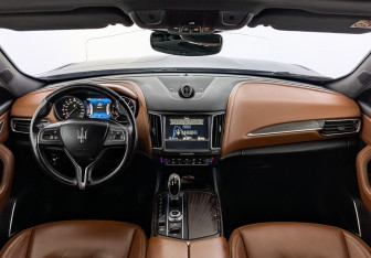 Подержанный автомобиль Maserati Levante 2017 года (14 фото)